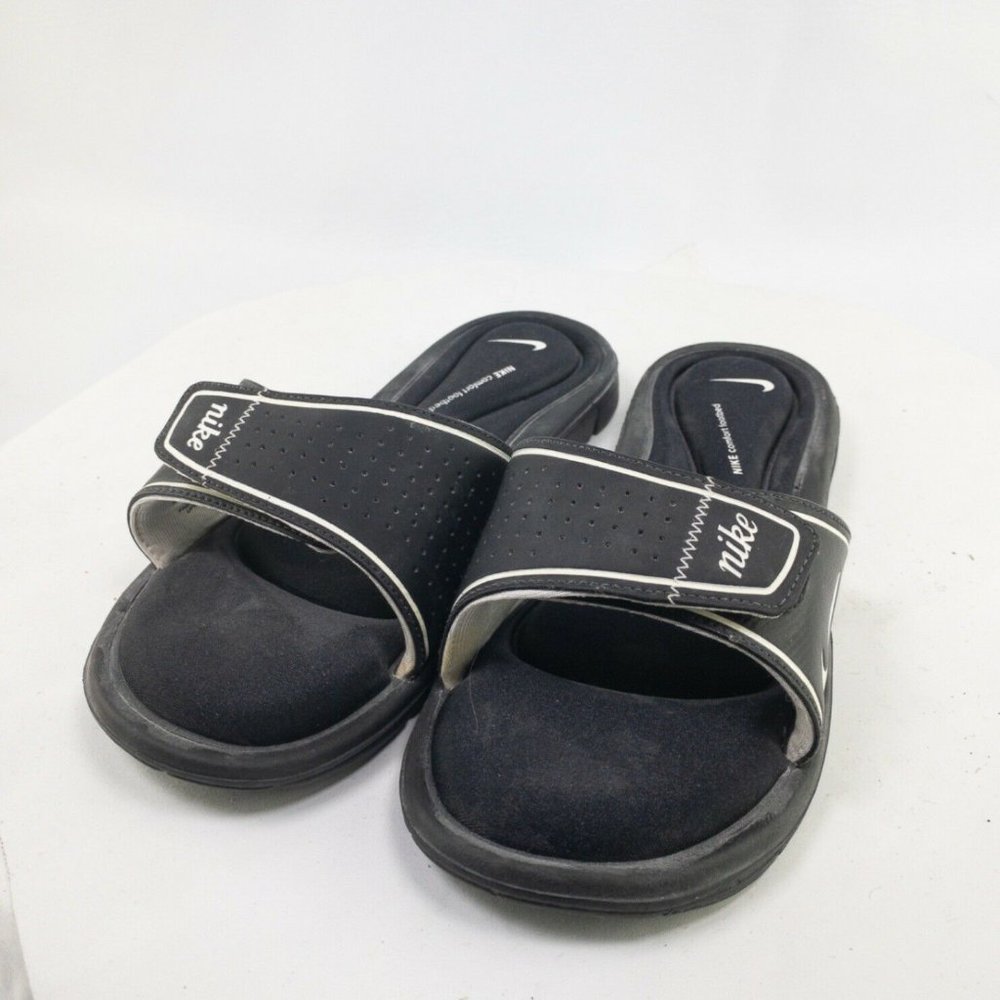 Nike Womens Slip On Black Flat Sandal Size US 10